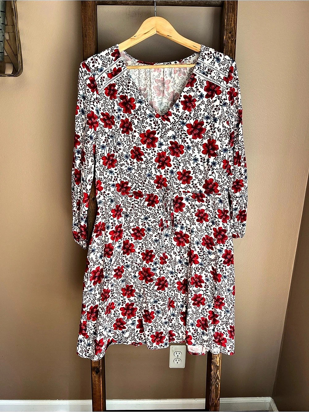 Old Navy Floral Mini Dress in White & Red Size Large
